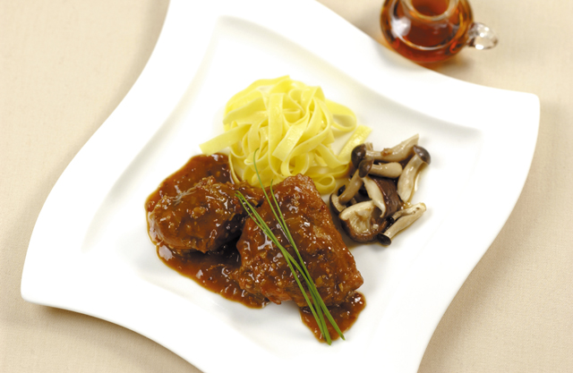 鶏肉の赤ワイン煮 メープル風味