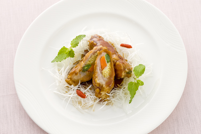 旬野菜の豚肉巻きメープルシロップの甘酢ソースにコーヒーの香りを利かせて