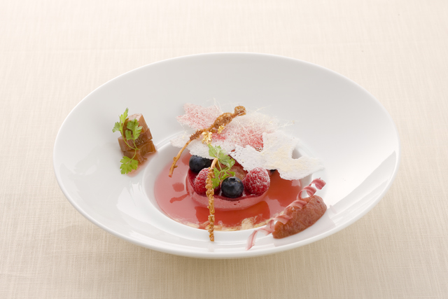 リュバーブとメープルの三重奏 ～スープ・コンポート・セッシェ～ フリュイルージュとカナダ産リンゴの アイスワインとのマリアージュ